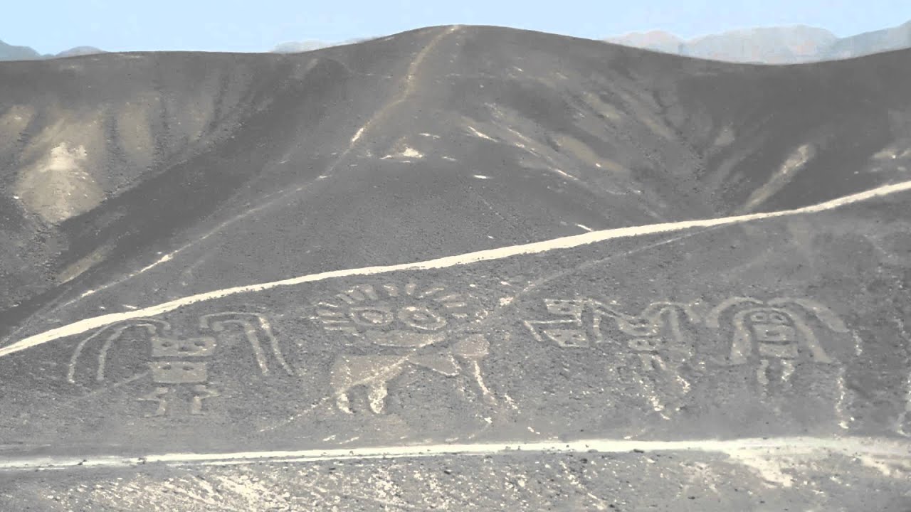 Загадочные геоглифы на плато Пальпа в Перу.