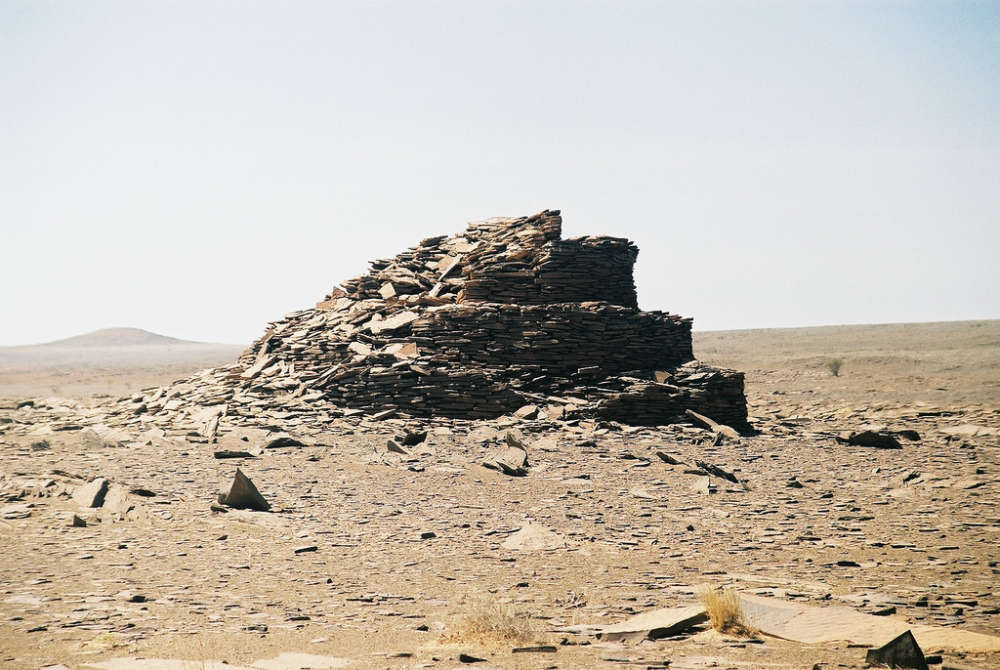 В западной Сахаре археологи обнаружили древние каменные строения.