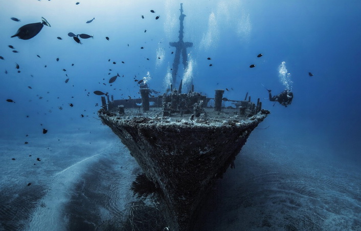 Затонувшие корабли таинственно исчезают с морского дна.