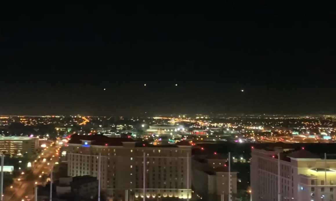 НЛО над Лас-Вегасом, в стиле огней Финикса.