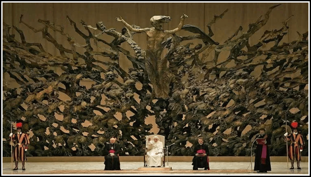 зал аудиенции Папы Римского: статуя Христа