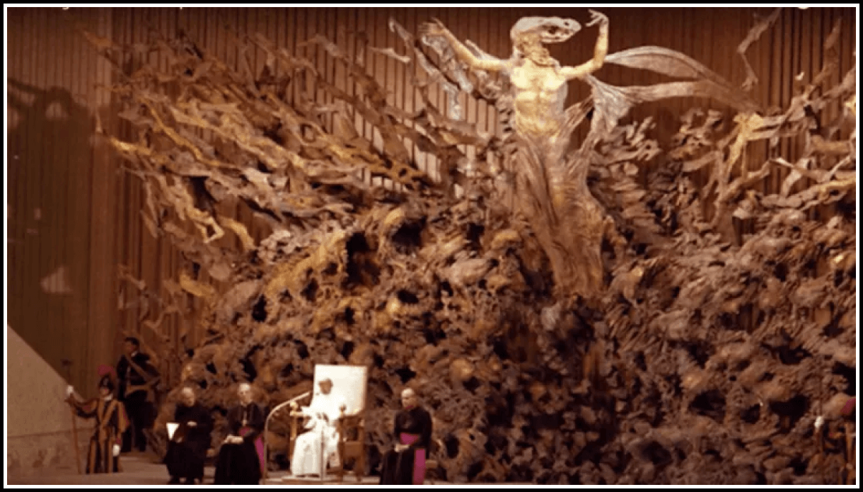 зал аудиенции Папы Римского: статуя Христа