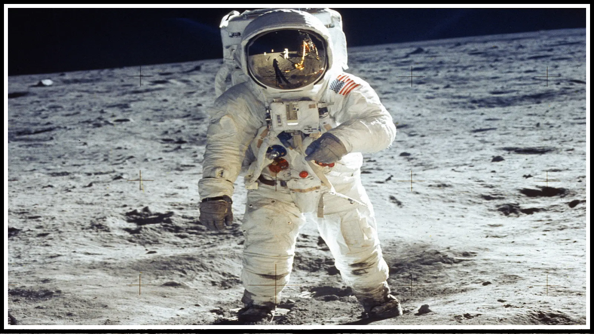 Первый в космосе: человек на луне
