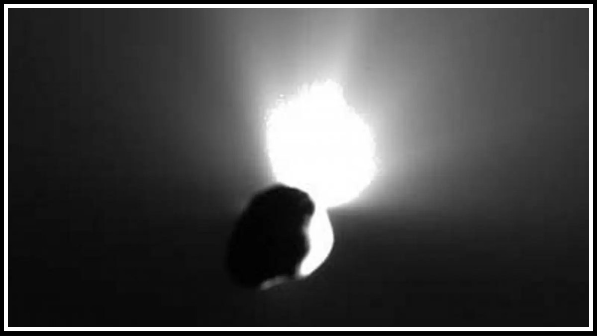 Зонд НАСА Deep Impact сталкивается с кометой