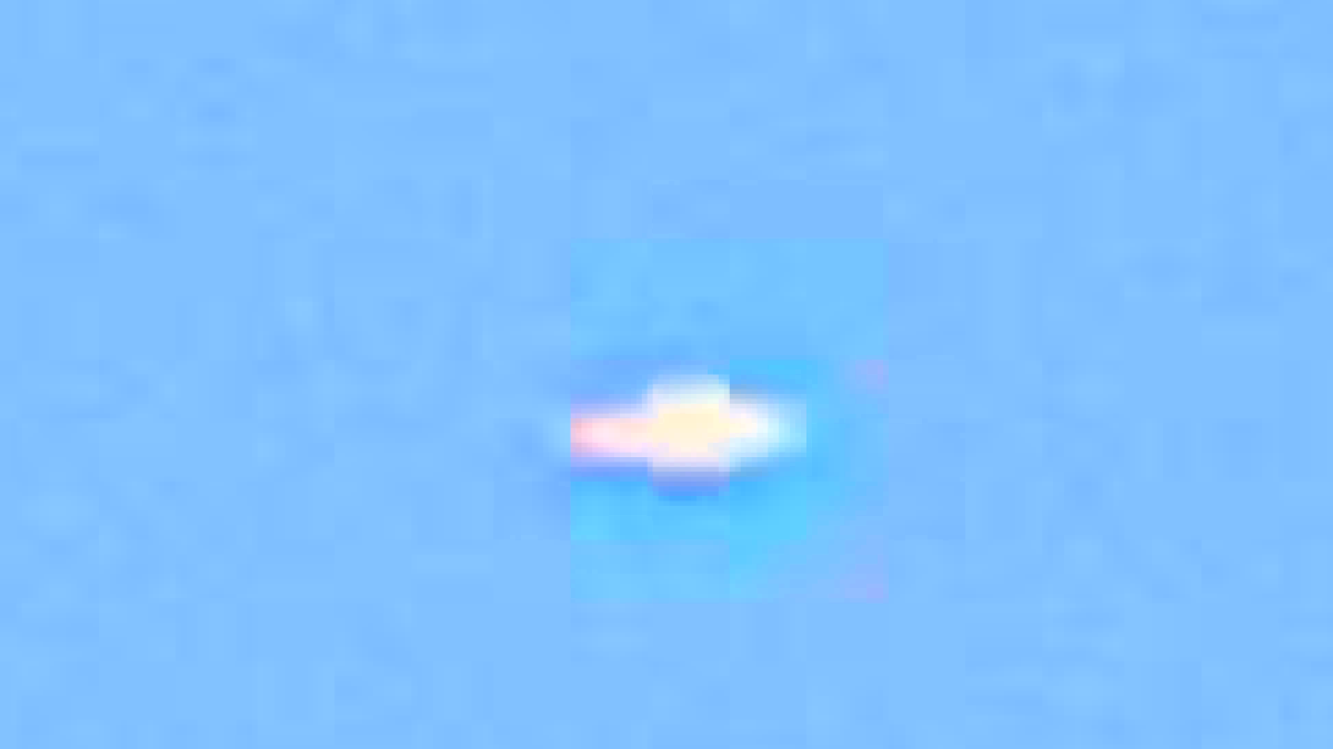 Увеличенный, ультраконтрастный снимок НЛО "креста" стального цвета 
