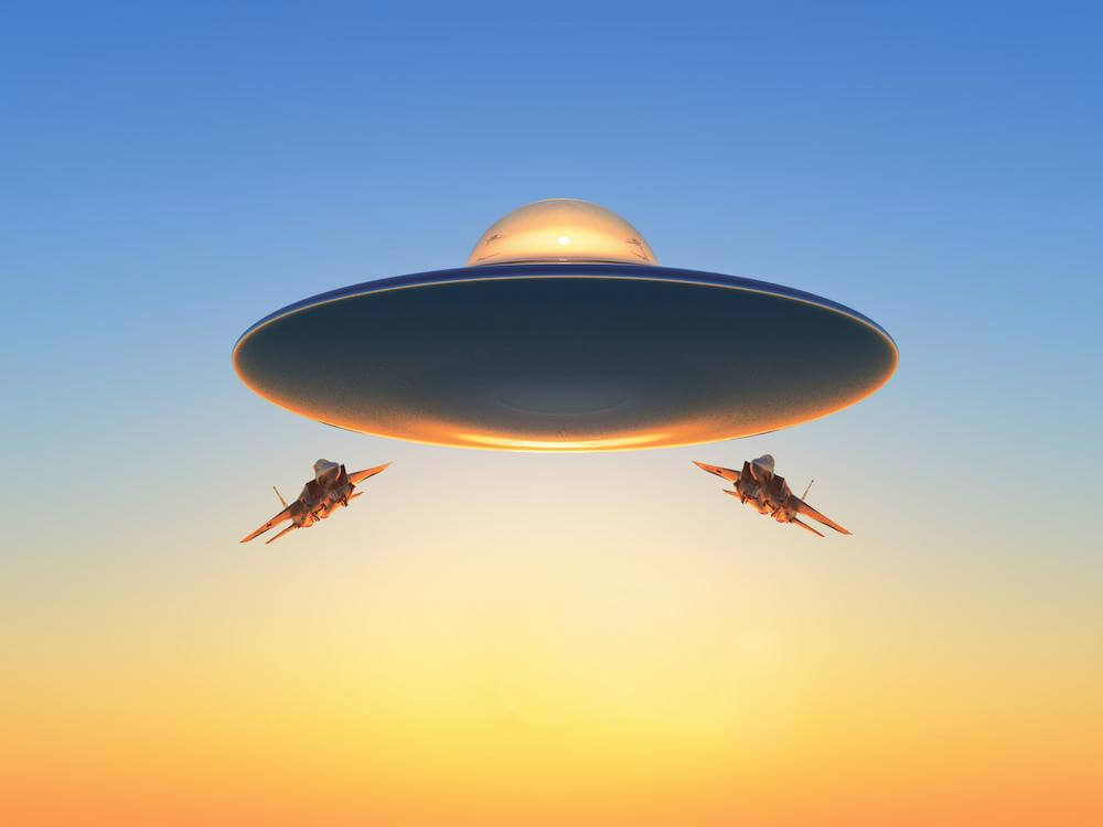 Один исследователь говорит, что правительства зафиксировали 119 разбившихся НЛО, Другой утверждает, что инопланетяне - это роботы возрастом в миллион лет